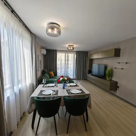 Appartamento Modern Escape With Terrace & Workspace Saints Constantine and Helena