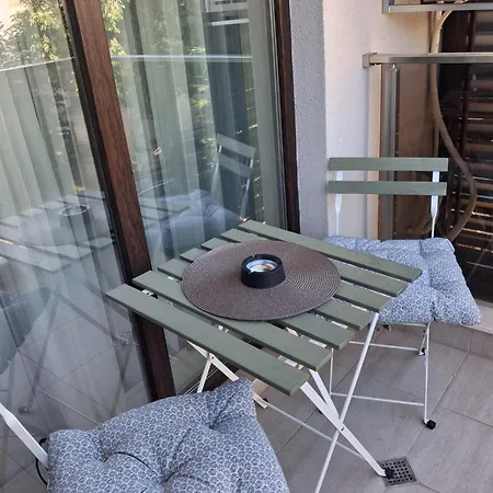 Modern Escape With Terrace & Workspace Apartment *