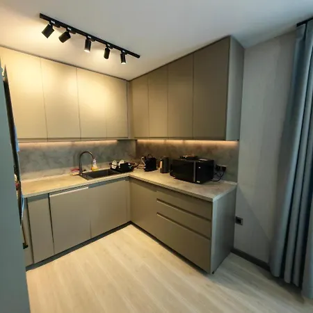Modern Escape With Terrace & Workspace Appartamento